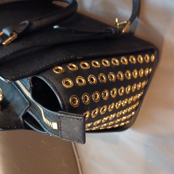Michael Kors Grommet Selma Bag - Picture 5 of 11